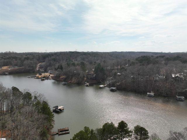 130 W Waters Edge Lane, West Union, SC 29696