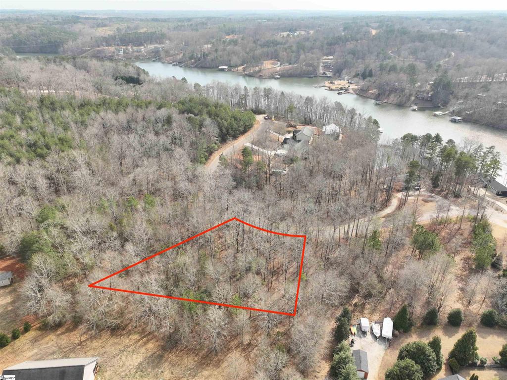 130 W Waters Edge Lane, West Union, SC 29696