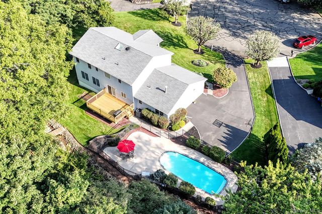 18 Gleeful Lane, Valley Cottage, NY 10989