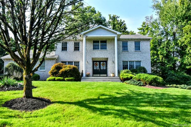 18 Gleeful Lane, Valley Cottage, NY 10989