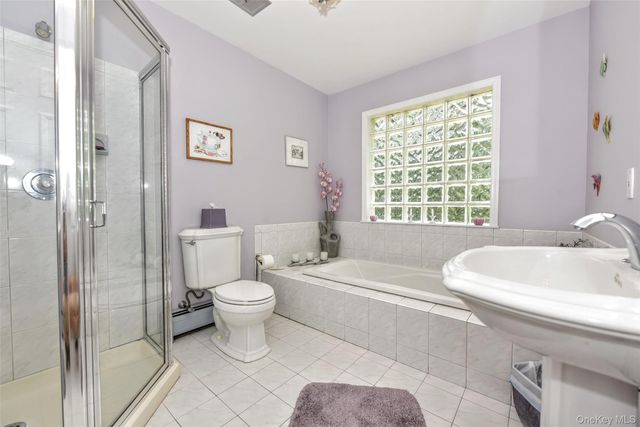 18 Gleeful Lane, Valley Cottage, NY 10989