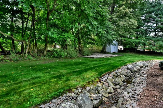 18 Gleeful Lane, Valley Cottage, NY 10989