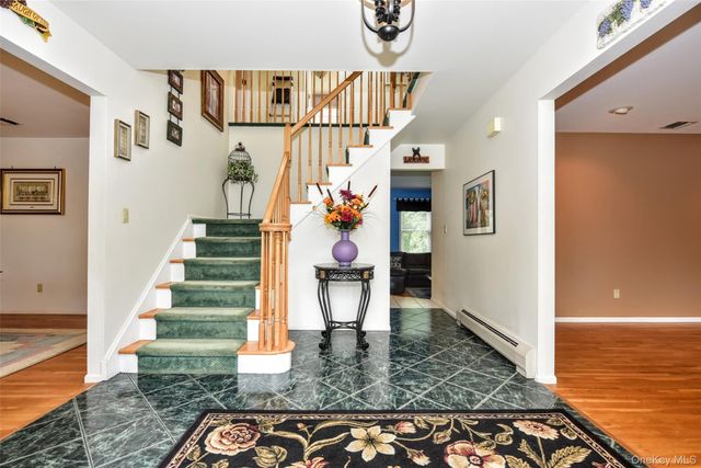 18 Gleeful Lane, Valley Cottage, NY 10989