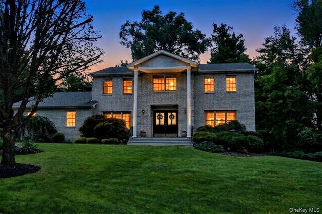 18 Gleeful Lane, Valley Cottage, NY 10989