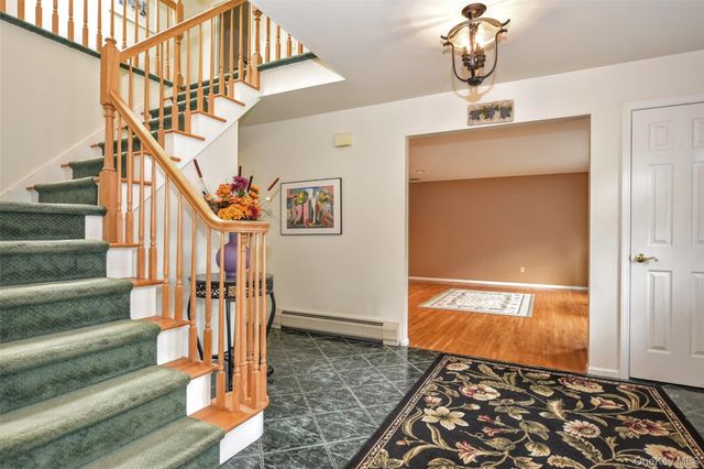 18 Gleeful Lane, Valley Cottage, NY 10989