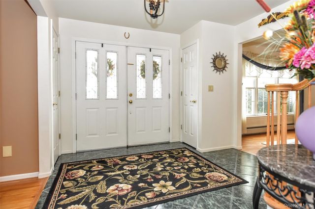 18 Gleeful Lane, Valley Cottage, NY 10989