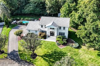 18 Gleeful Lane, Valley Cottage, NY 10989