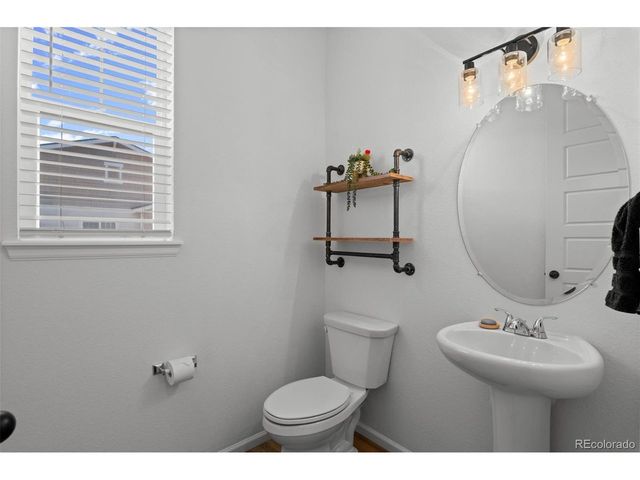 24601 E 37th Ave, Aurora, CO 80019