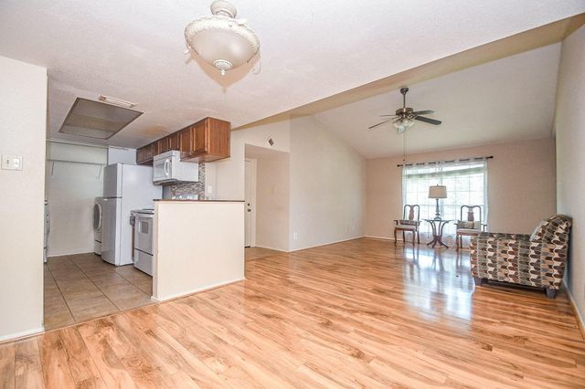 14911 Wunderlich Drive 106, Houston, TX 77069