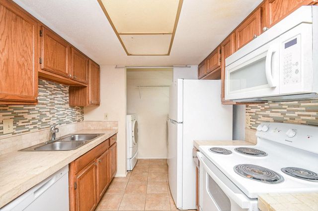 14911 Wunderlich Drive 106, Houston, TX 77069
