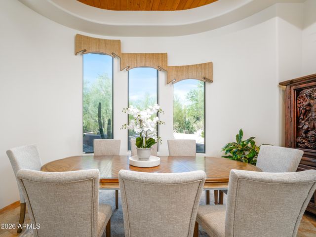 6050 N 52nd Place, Paradise Valley, AZ 85253