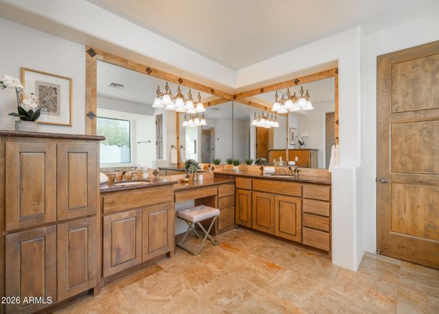 6050 N 52nd Place, Paradise Valley, AZ 85253