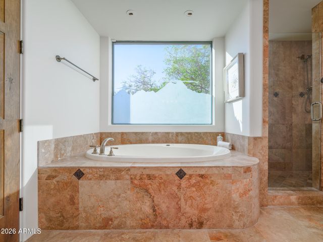 6050 N 52nd Place, Paradise Valley, AZ 85253