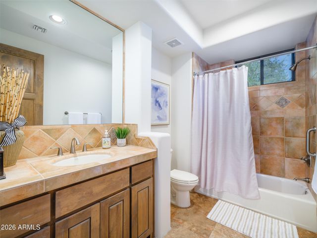 6050 N 52nd Place, Paradise Valley, AZ 85253