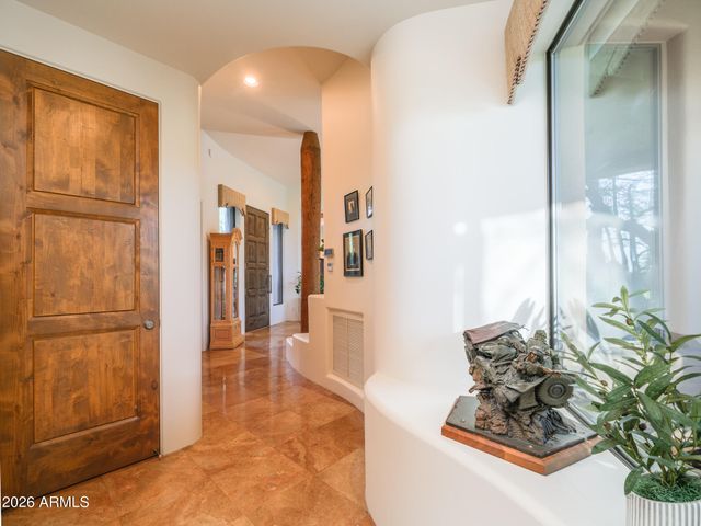 6050 N 52nd Place, Paradise Valley, AZ 85253