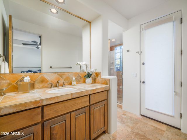 6050 N 52nd Place, Paradise Valley, AZ 85253