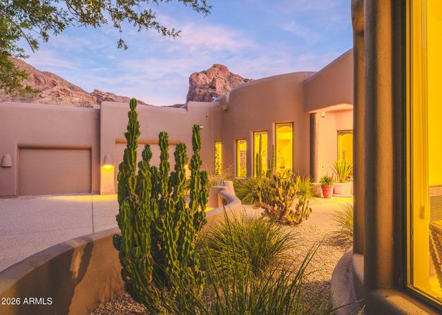 6050 N 52nd Place, Paradise Valley, AZ 85253