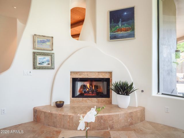 6050 N 52nd Place, Paradise Valley, AZ 85253