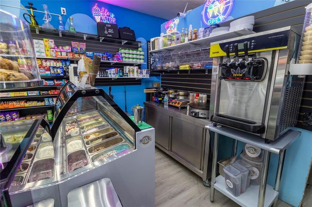 700 SW 17th Ave, Miami, FL 33135