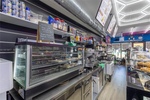 700 SW 17th Ave, Miami, FL 33135