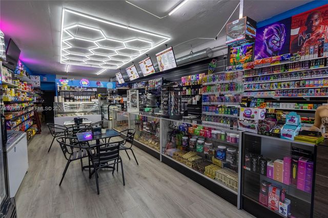 700 SW 17th Ave, Miami, FL 33135