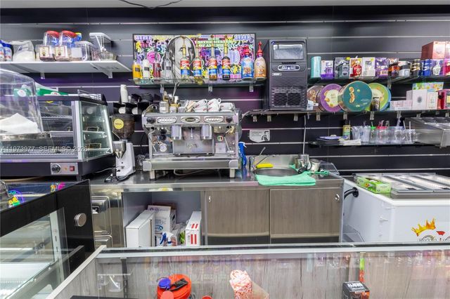 700 SW 17th Ave, Miami, FL 33135