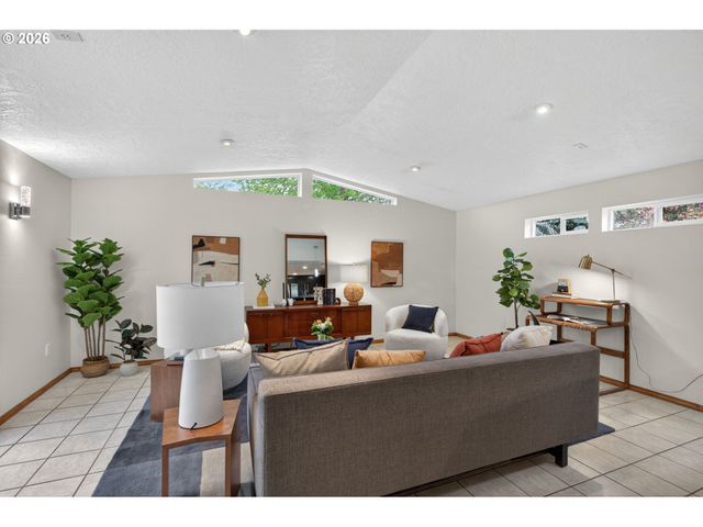 5615 Se OAK St, Portland, OR 97215