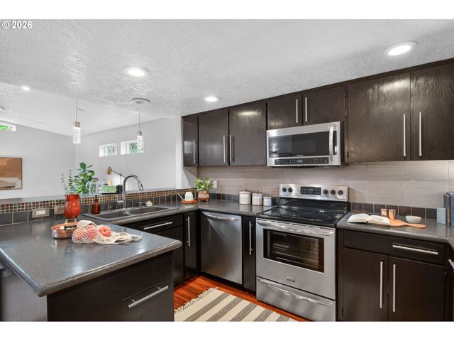 5615 Se OAK St, Portland, OR 97215