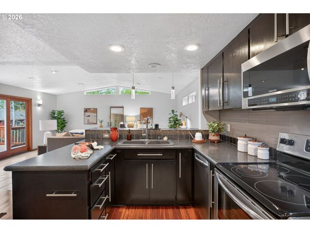 5615 Se OAK St, Portland, OR 97215