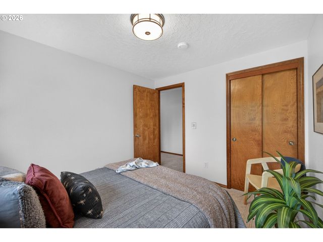 5615 Se OAK St, Portland, OR 97215