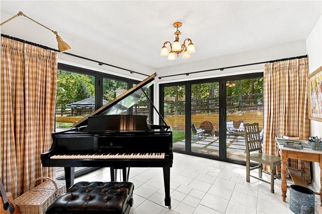 2945 Brett Circle NW, Acworth, GA 30101