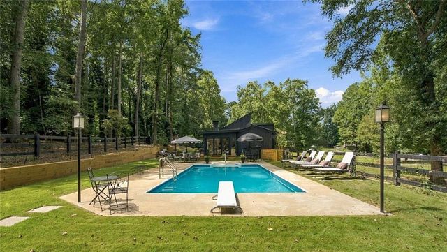 2945 Brett Circle NW, Acworth, GA 30101