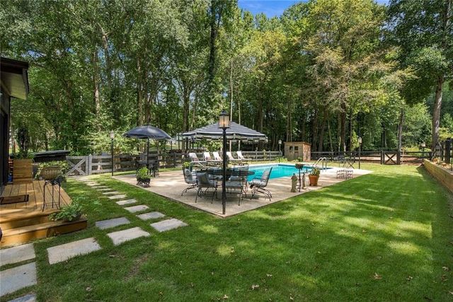 2945 Brett Circle NW, Acworth, GA 30101