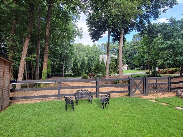 2945 Brett Circle NW, Acworth, GA 30101