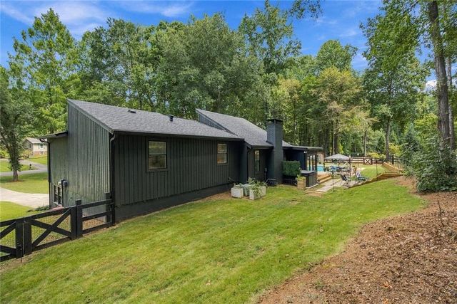 2945 Brett Circle NW, Acworth, GA 30101