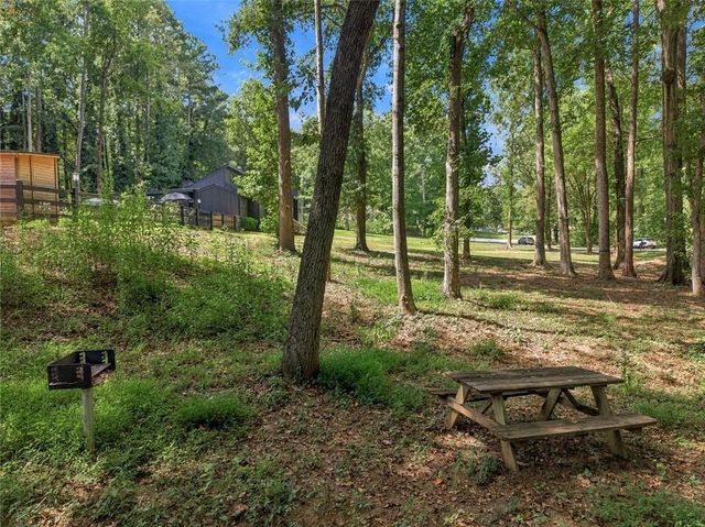 2945 Brett Circle NW, Acworth, GA 30101