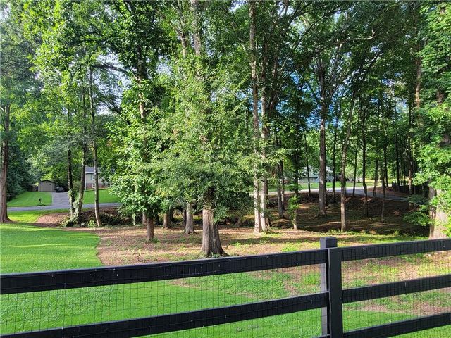 2945 Brett Circle NW, Acworth, GA 30101