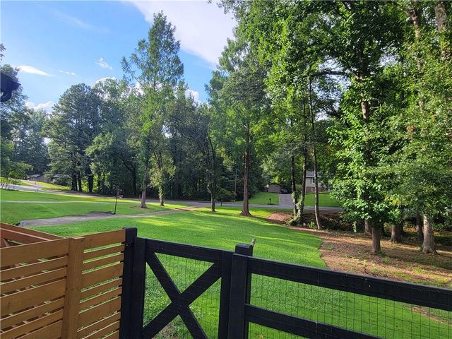 2945 Brett Circle NW, Acworth, GA 30101