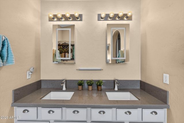 2297 E CATHY Court, Gilbert, AZ 85296