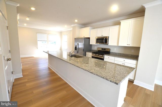 1832 PARHAM WAY, Baltimore, MD 21244