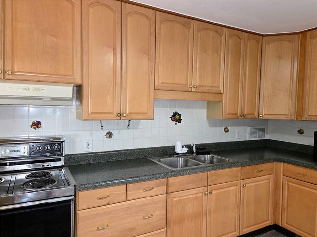 6044 BURLINGTON AVENUE N, St Petersburg, FL 33710