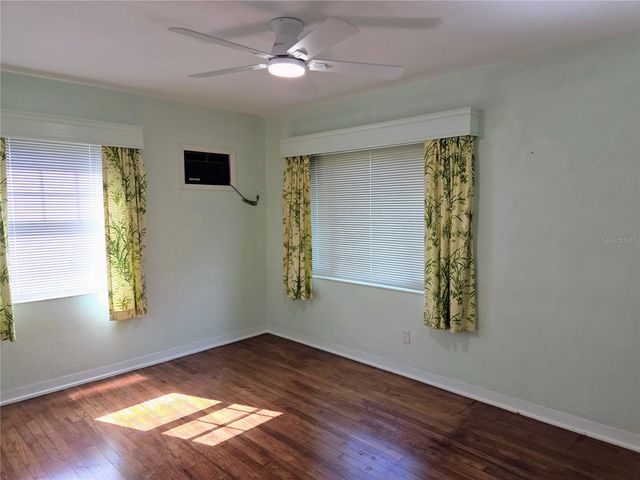 6044 BURLINGTON AVENUE N, St Petersburg, FL 33710