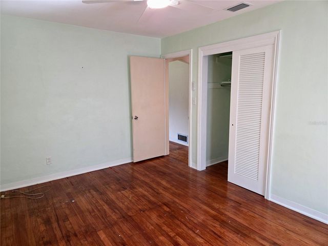 6044 BURLINGTON AVENUE N, St Petersburg, FL 33710