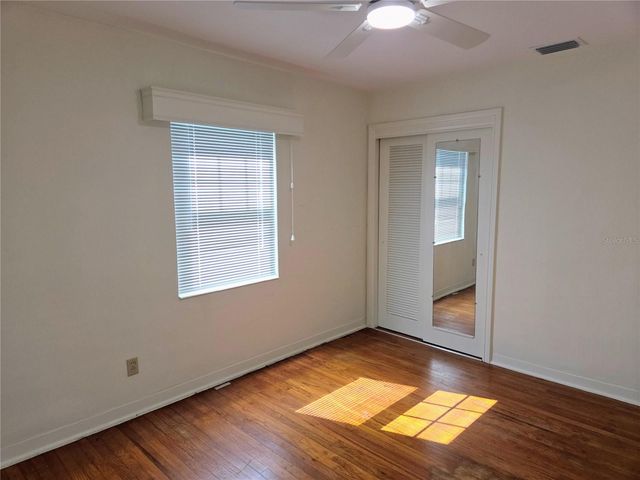 6044 BURLINGTON AVENUE N, St Petersburg, FL 33710