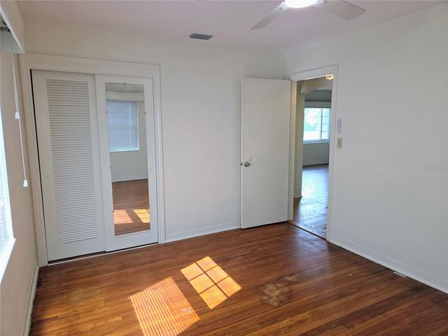 6044 BURLINGTON AVENUE N, St Petersburg, FL 33710
