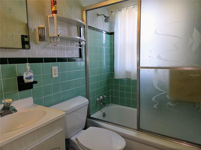 6044 BURLINGTON AVENUE N, St Petersburg, FL 33710