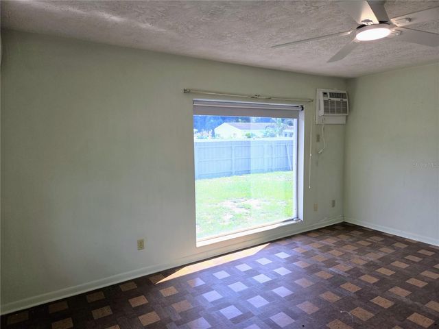 6044 BURLINGTON AVENUE N, St Petersburg, FL 33710