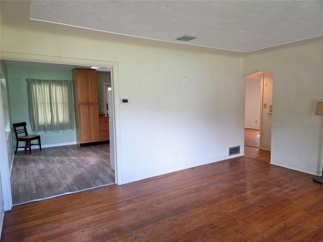 6044 BURLINGTON AVENUE N, St Petersburg, FL 33710