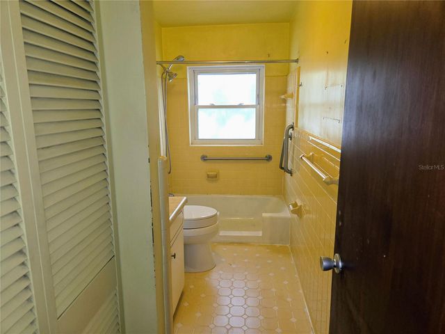 6044 BURLINGTON AVENUE N, St Petersburg, FL 33710