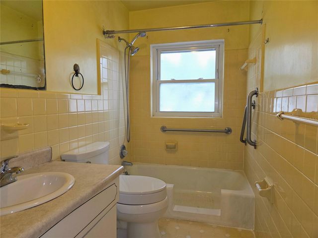 6044 BURLINGTON AVENUE N, St Petersburg, FL 33710